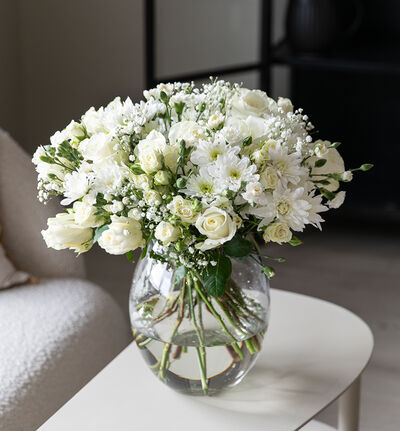 Fairtrade rosebukett i hvitt M Fairtrade rosebukett i hvitt M